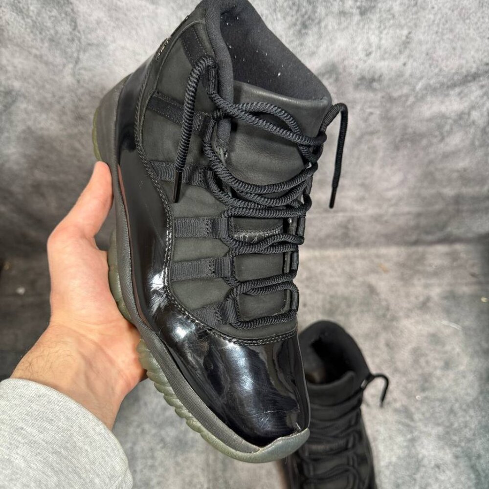 Size 9.5 | Jordan 11 Cap and Gown No Box | Pre-Owned